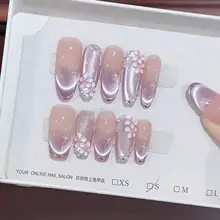 手作りのフレンチスタイルマニキュア【猫目デザイン・立体的な小花・美白効果】