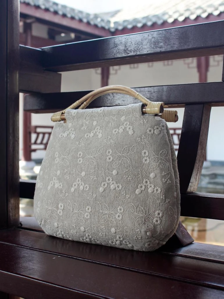 ヴィンテージ風手作り布バッグ：綿麻刺繍で作る自然なデザインと通気性