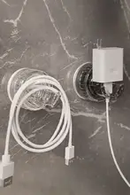 吸盤フック 電源コード整理ホルダー【取り付け不要・壁面用・バスルーム・キッチン】