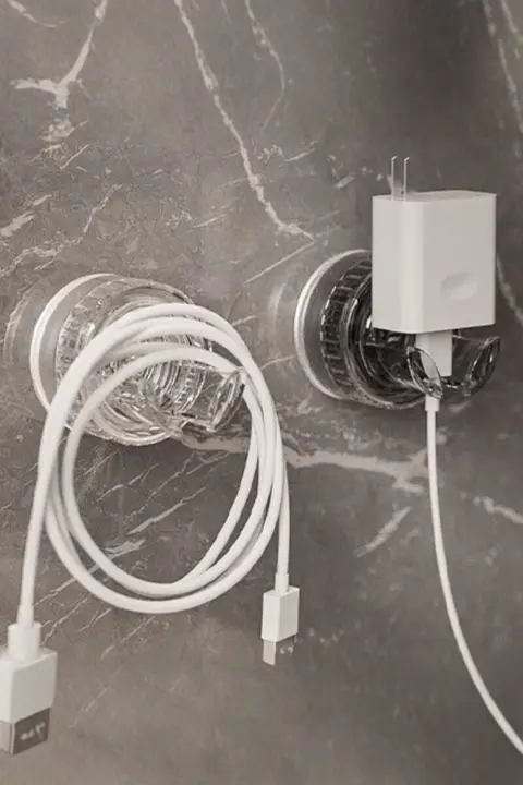 吸盤フック 電源コード整理ホルダー【取り付け不要・壁面用・バスルーム・キッチン】