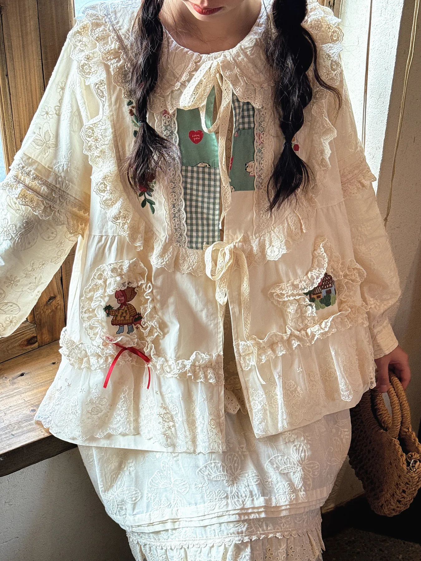 ベスト 私服とは？ナチュラルテイストのレトロレースベストが解決する女性の減龄悩み