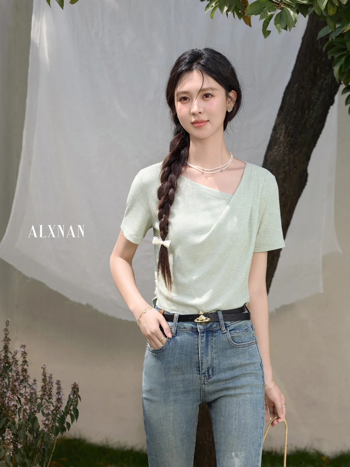 春のデザイン感あふれる不規則なTシャツは、どんな人にぴったり？