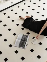 高級感のあるモダンラグ【ブラックホワイトチェック・防水・お手入れ簡単】