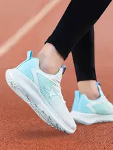 通気性メッシュのスポーツシューズ【軽量・柔軟・学生用】