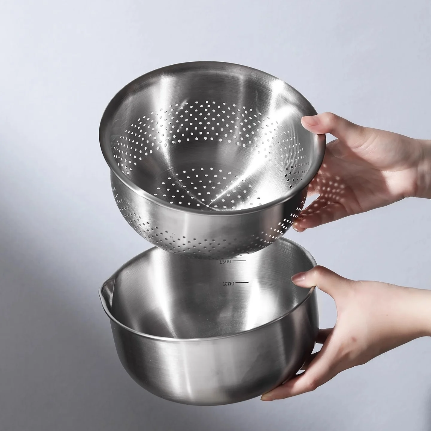 食品グレード304ステンレス洗面器：キッチンシンクサイズに最適な円形デザインの実用性解析