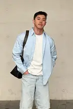 した雰囲気の男性用シャツ【ゆったりとしたデザイン・カジュアル・重ね着可能】