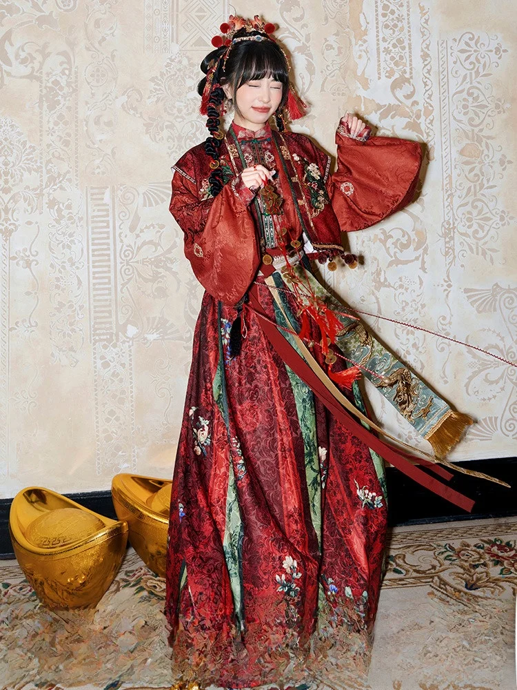 赤と黒の服は本当に魅力的？龍年祝いにぴったりな二色使い着物の選び方とは