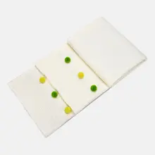 モダンで高級感のあるベージュの手作りボールデザインソファブランケット【オフィス用・ひざ掛けとしても】