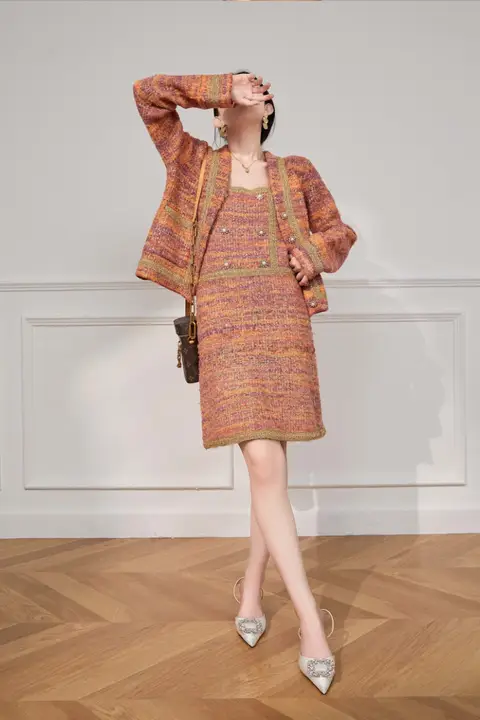 高級感あるデザインの春秋用ニットセットアップ【女性用・軽やかなファッション】（セットアップ対応）