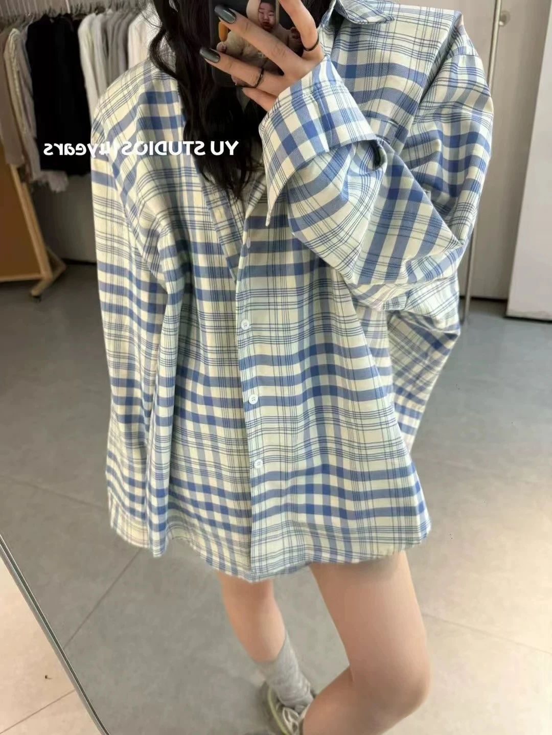 オープンカラーシャツ オーバーサイズ：春用チェック柄シャツの実用性と着こなしのバランス