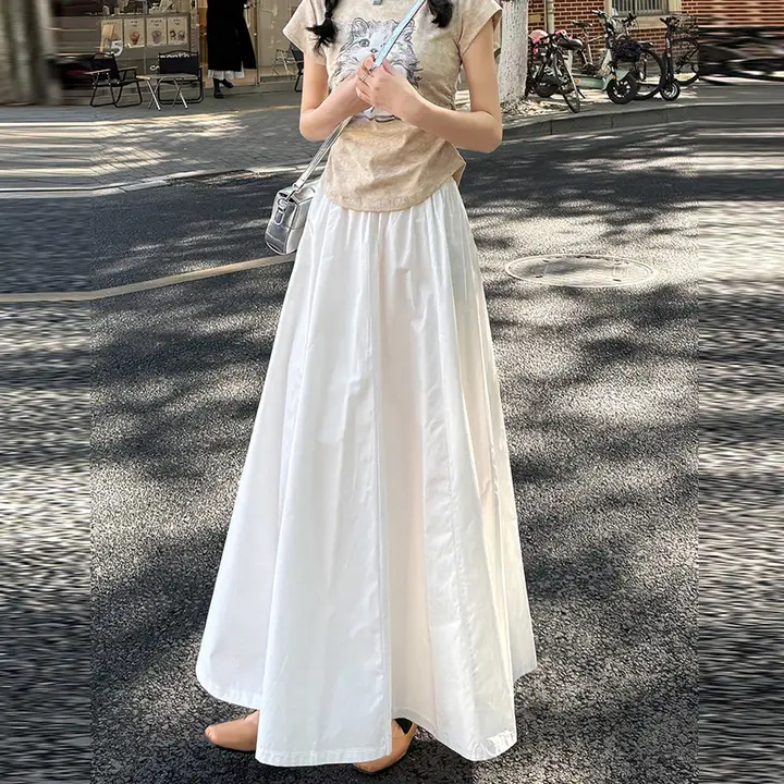優雅な白のフレアスカート【夏用・ハイウエスト・Aライン・大ぶりデザイン】（セットアップ対応）