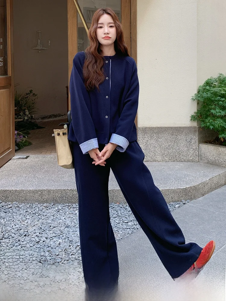20代の女性が今、選ぶべきネイビーブルーのカジュアルセットは？