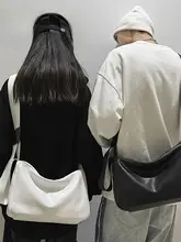 高級感あるソフトレザーのユニセックスショルダーバッグ【大容量・クッション型】
