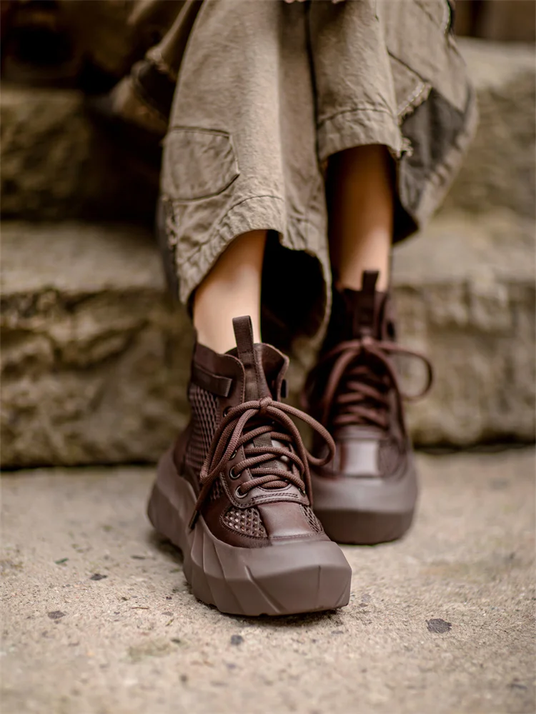 大人向けのサンダルを選ぶときに迷うのは、本当に「moccasin」なのか？