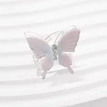清新なデザインのバタフライリング【ファッションアクセサリー】