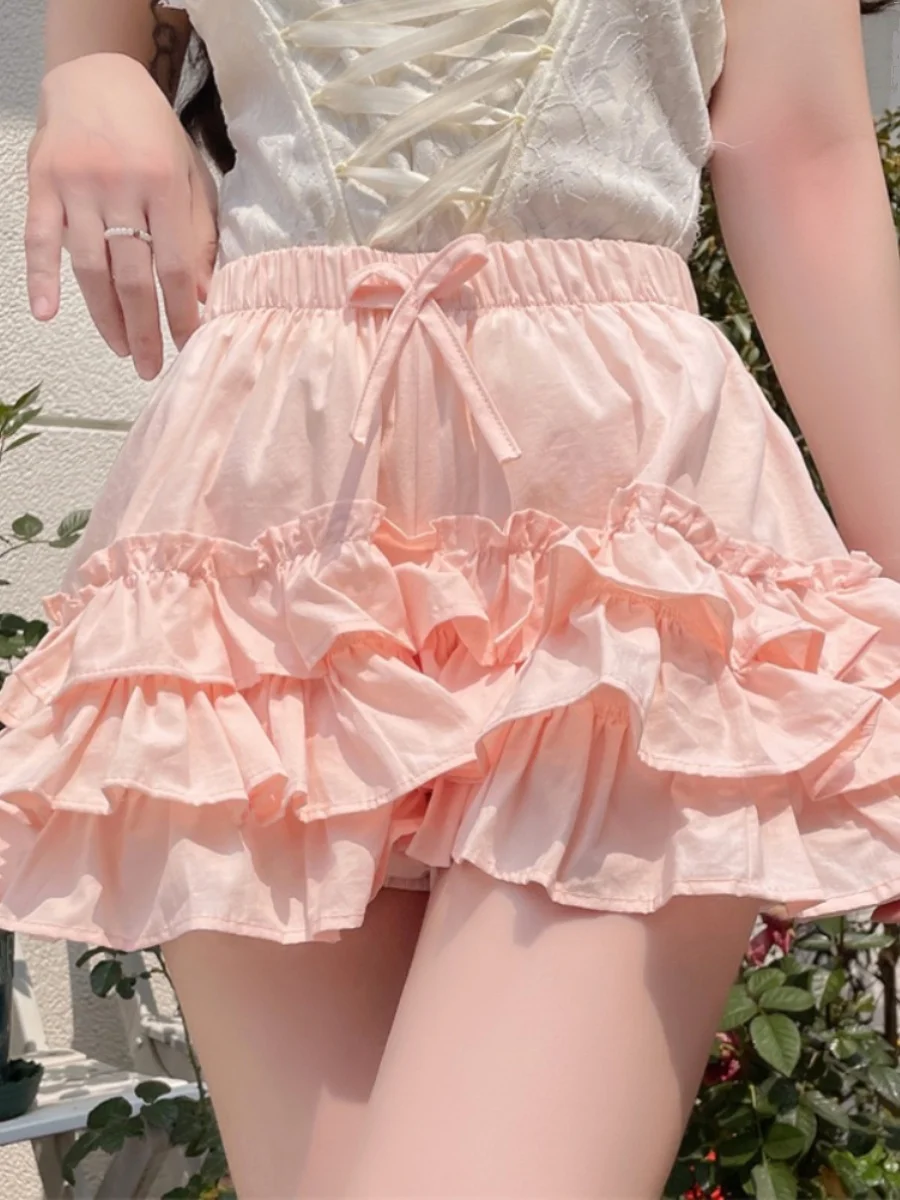 ショートパンツコーデで失敗しない方法は？フリル付きケーキスカート風パンツが夏のスタイルを救う