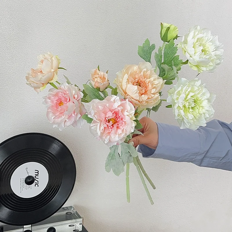 ドライフラワーの花束をどう飾れば、家に「癒しの空間」をもたらすのか？