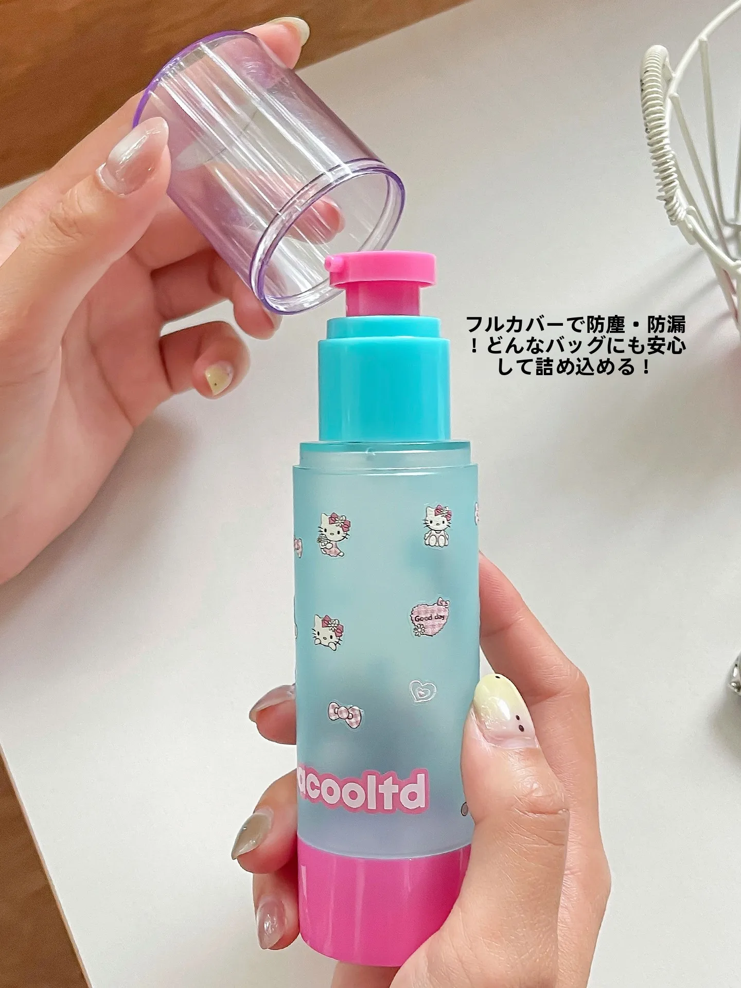 機  内持ち込みスプレー缶は本当に許可されていますか？その答えを、1本の乳液ボトルで見つける