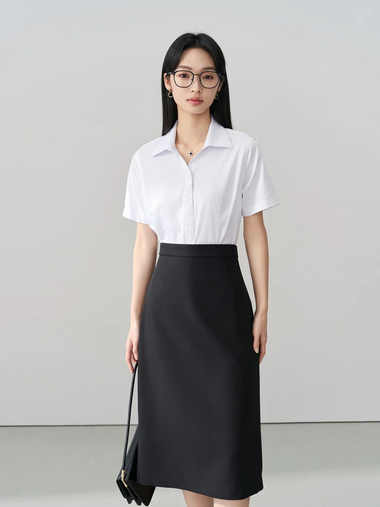 40代の研修にふさわしい服装は、シンプルで通気性の高いワンピースがベスト？