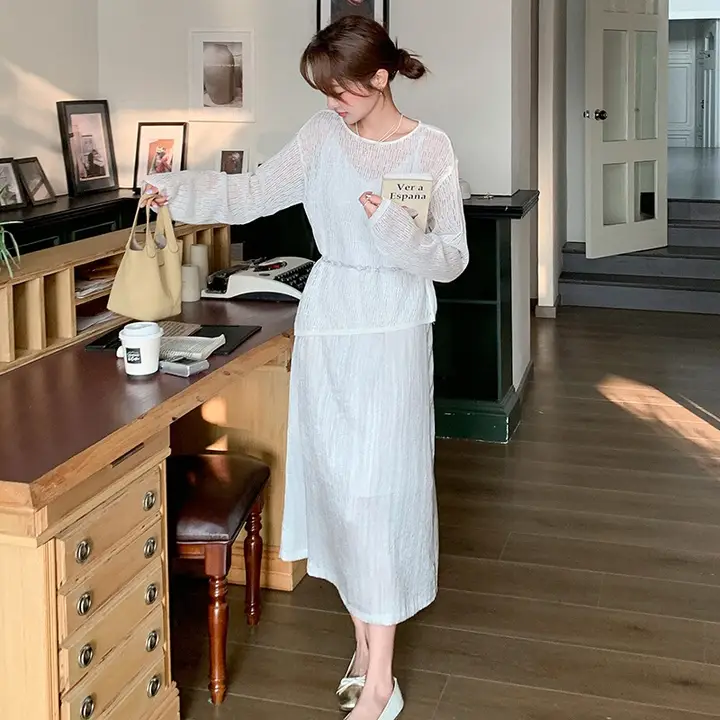 夏にぴったり！ホワイトキャミソールワンピースと重ね着可能なシャツ【高級感・長袖・セットアップ対応】