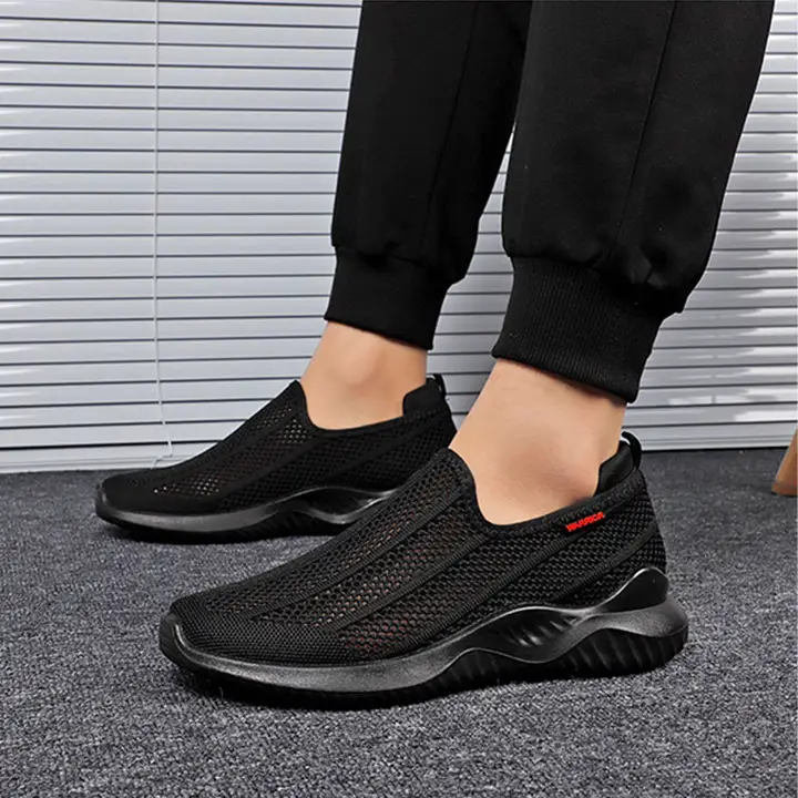 通気性メッシュの男性用スリッポンランニングシューズ【黒・シューズ・軽量デザイン】