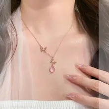 軽やかなデザイン！芙蓉石ペンダントネックレス【蝶モチーフ・鎖骨ライン】