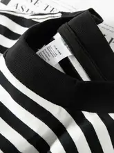 黒白ストライプのアメリカンスタイル・クルーネック長袖Tシャツ【極上の柔らかさ・ユニセックス・フィット】
