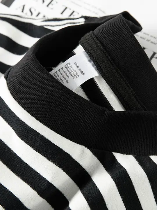 黒白ストライプのアメリカンスタイル・クルーネック長袖Tシャツ【極上の柔らかさ・ユニセックス・フィット】