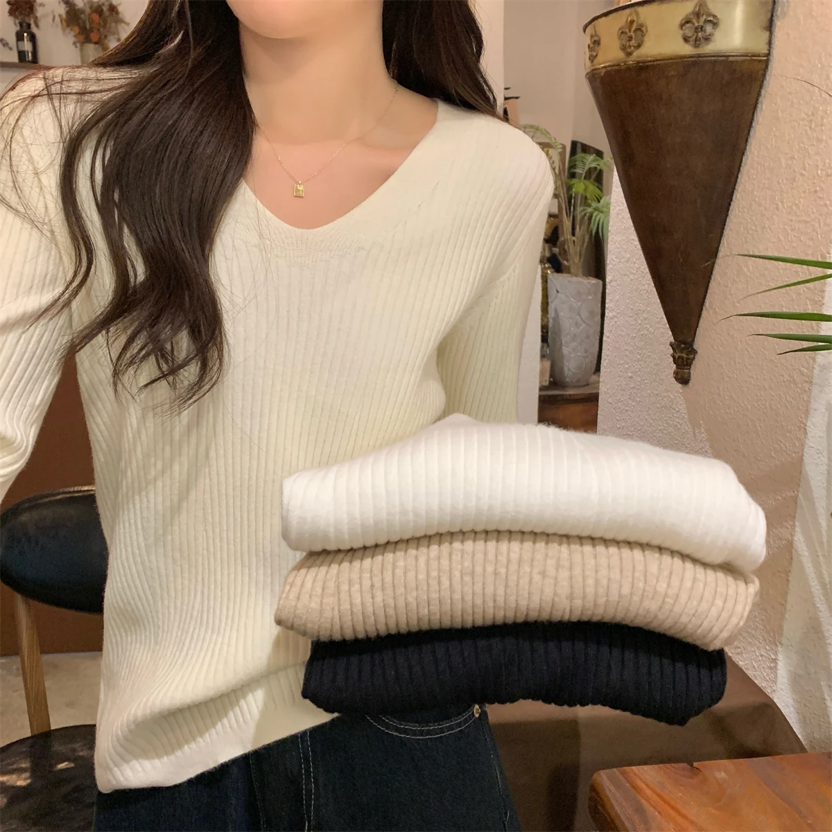 ニットカーディガン コーデの完全ガイド：Vネック・スリムフィットで失敗しない着こなし