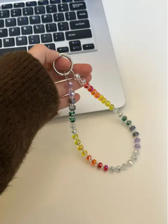 BAYLU オリジナル製作の虹色クリスタルビーズ付きスマホチェーン【高級感のあるストラップ・クリスタル装飾】