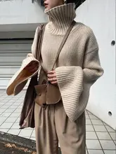 ヴィンテージデザインのタートルネックニットセーター【フレアスリーブ・厚手・短丈】