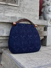ヴィンテージ風手作り布バッグ【綿麻・刺繍・竹の取っ手・丸みを帯びたデザイン】