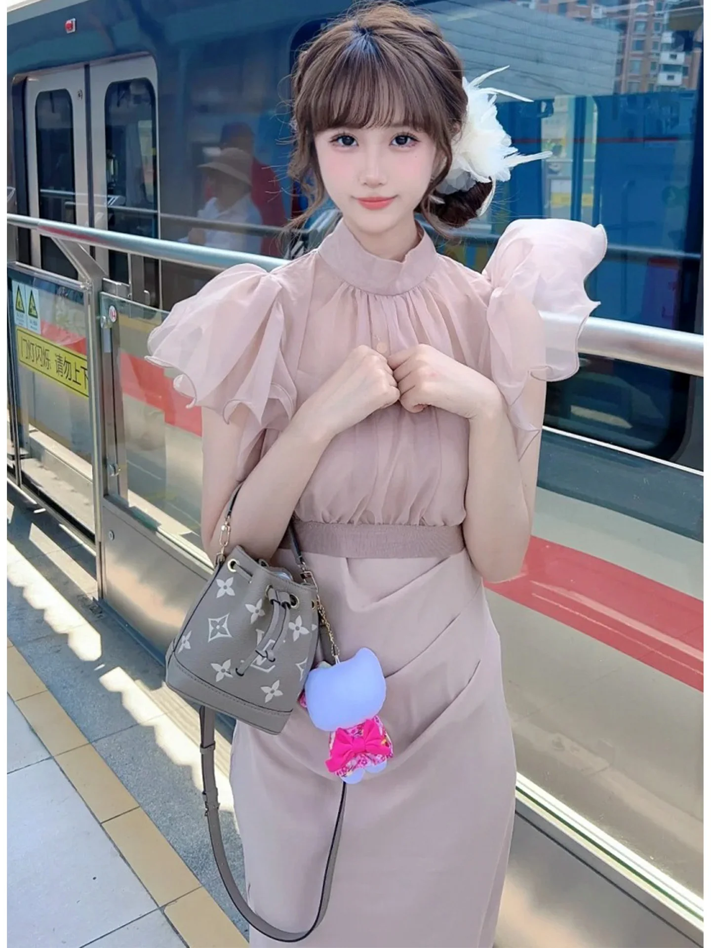 80年代女子ファッションの「甘さ」と「スタイル」を再発見するには？