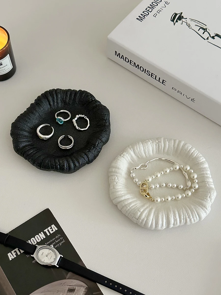 レトロ風陶器収納ボックス：伝統工芸品のおしゃれな日常使い方