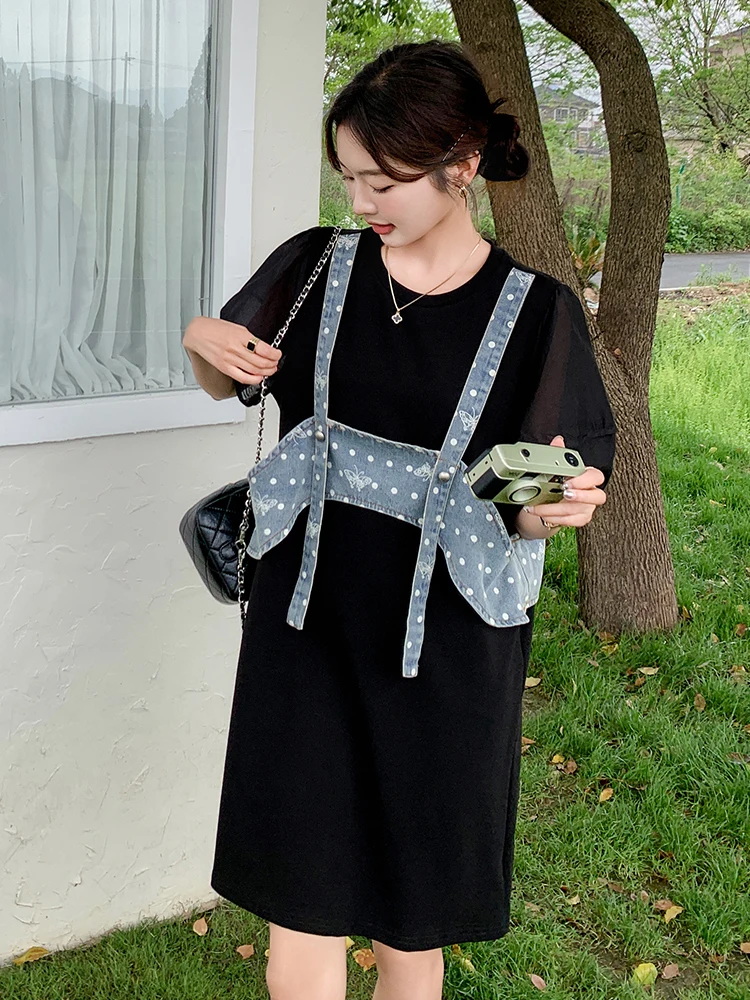 黒デニムコーデ夏の着こなし：カジュアルなゆったりTシャツワンピースで季節感をリアルに