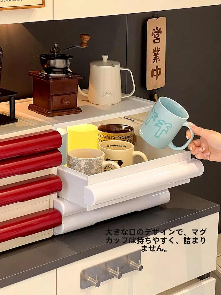 サイドテーブルの引き出しは本当に必要？カフェ風の小さな収納が、日常を整える魔法になる