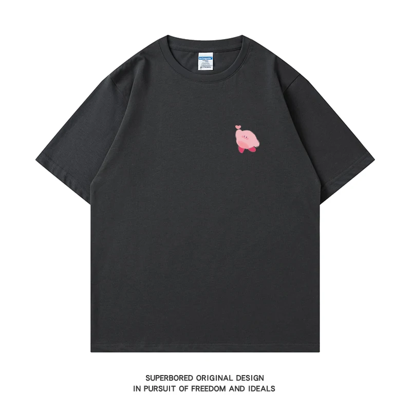 メンズ コーデの基本ルールとは？｜カジュアルなプリントコットンTシャツによる色合わせとシーン別アプローチ