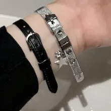 個性的な星柄デザイン！レザー製パンキッシュブレスレット【ユニセックス・重ね付け可能】