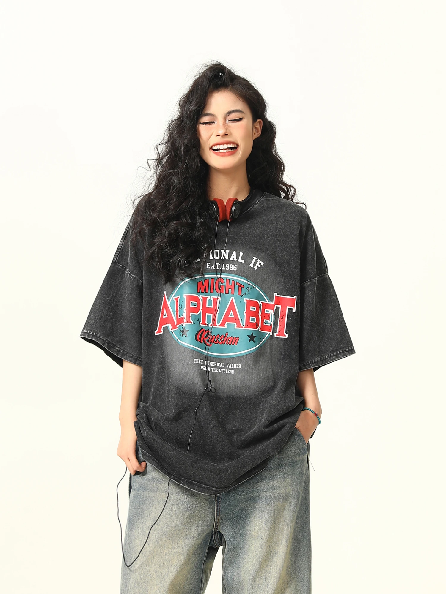 赤いTシャツをどう選ぶ？Tagkitaのショートスリーブが通勤や日常でなぜ注目されているのか