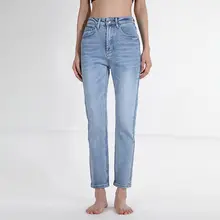 浅いブルーのハイウエストストレートデニムパンツ【スリムフィット・女性用・冬用】（セットアップ対応）