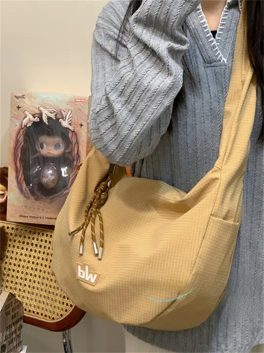 大容量オレンジ猫デザインの餃子型ショルダーバッグ【通勤用・軽量・シンプルスタイル】