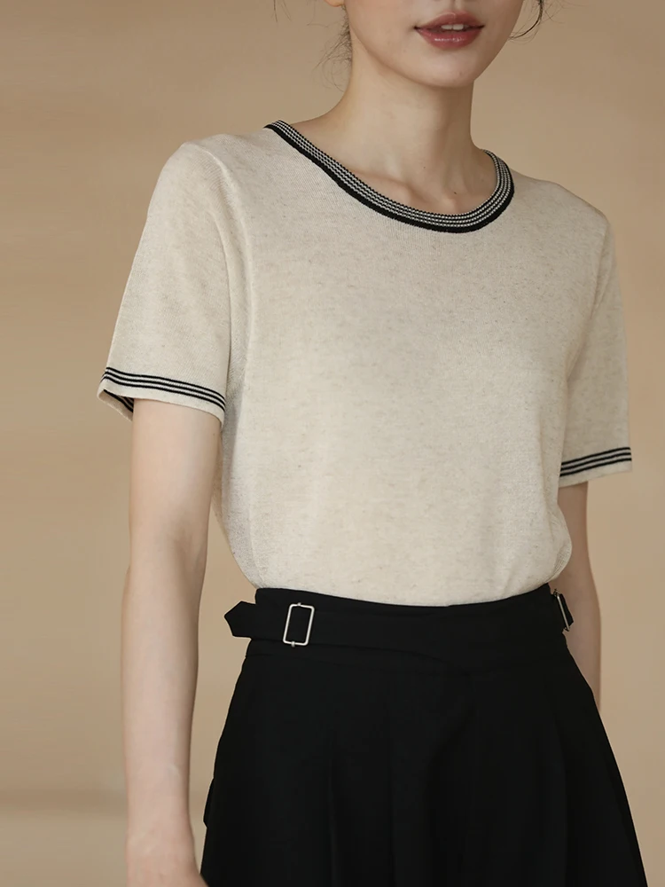 夏用Tシャツで通勤スタイルを軽くするには？リネン混合のニットTシャツがおすすめ！