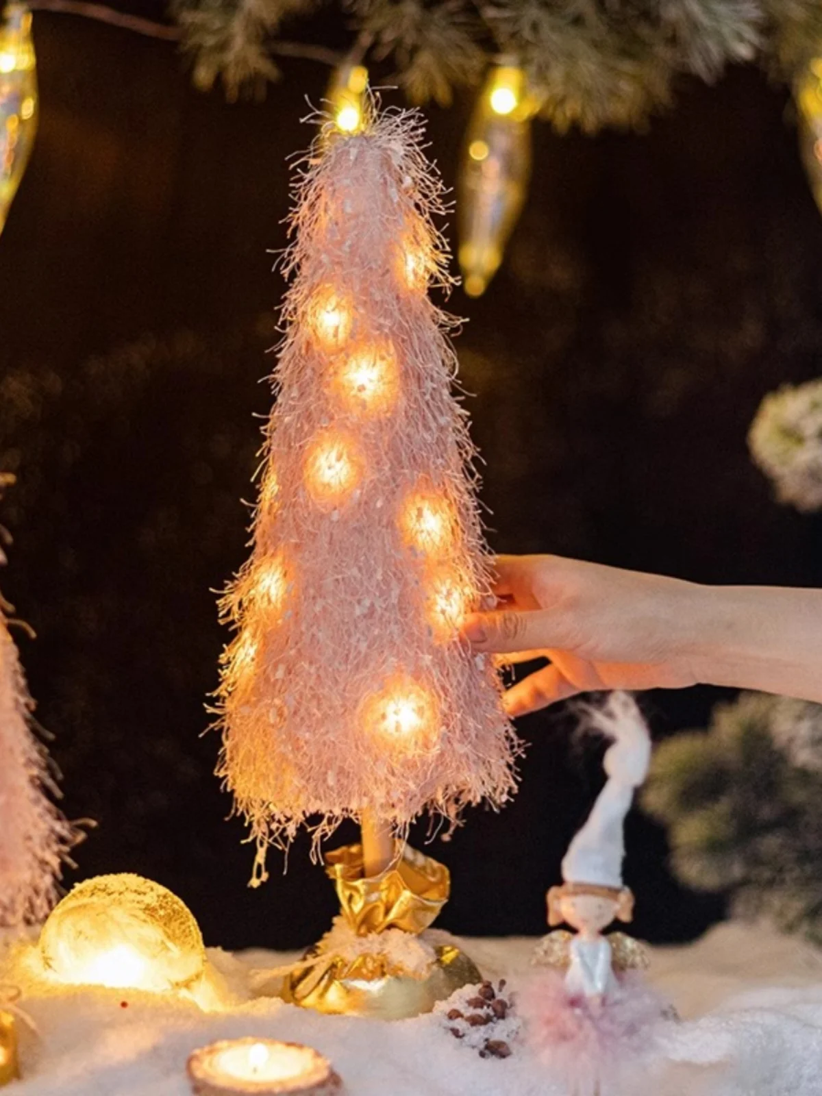 光る  クリスマスツリーライト装飾品：ピンクの雰囲気をデスクに表現する最適な選択