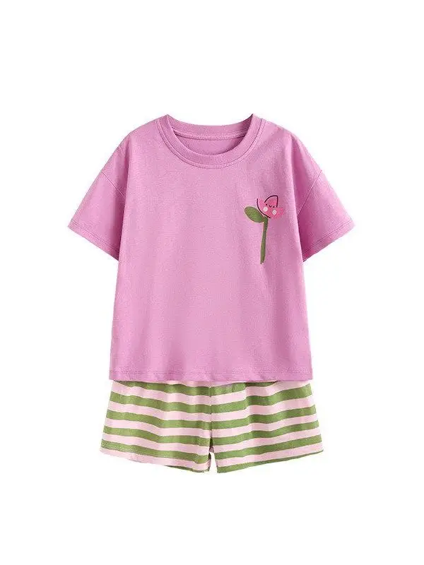 女の子が夏に着るべき「欧米風のシンプルセットアップ」は、本当にこれ？