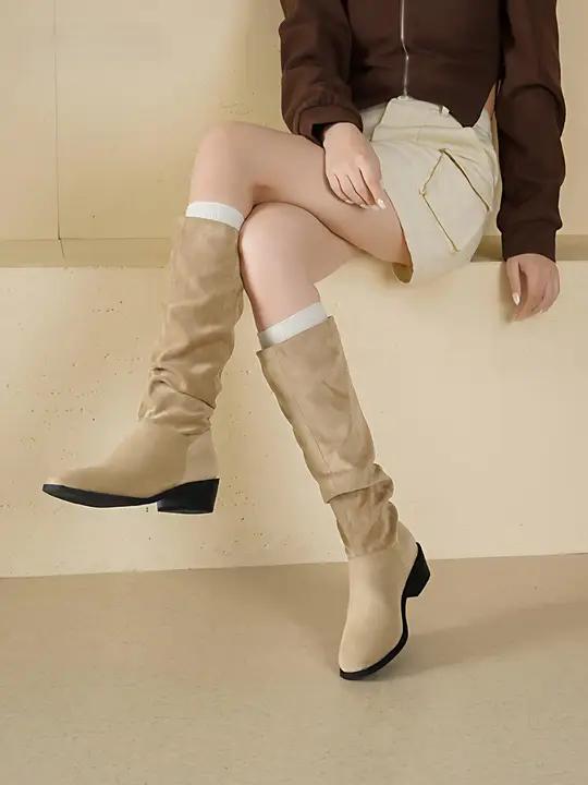 粗いヒールのロングブーツ【女性用・騎士風デザイン・秋冬用】