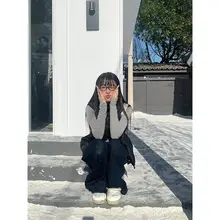 ドット柄フリル付き長袖Tシャツ【女性用・春秋・重ね着対応】