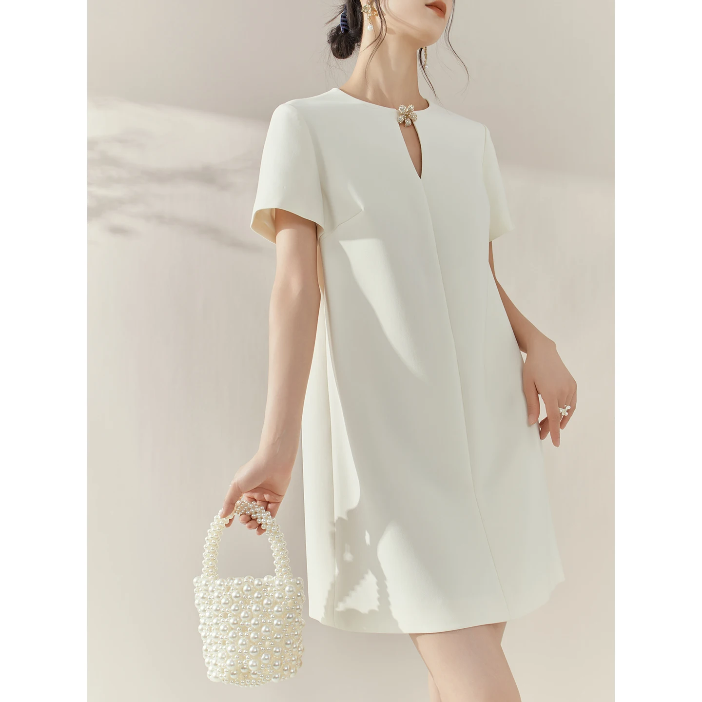 営業女性が夏に着るおすすめの服装は？厳選4選で通勤とレジャーを両立