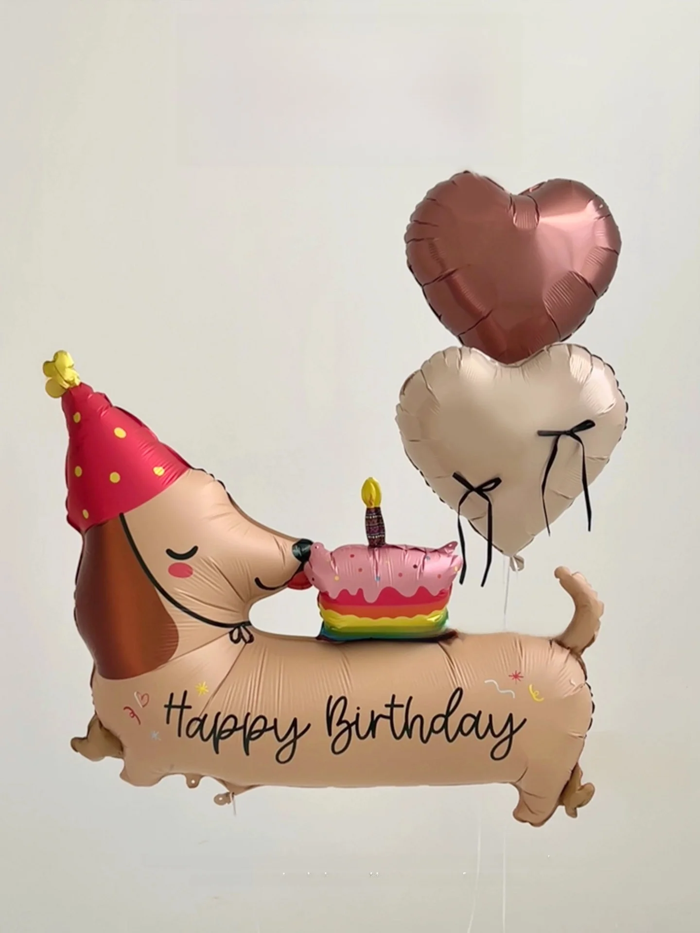 ブラウン系ダックスフント誕生日バルーン飾り：写真撮影向けの風船演出アイテム