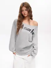 春用デザインのオフショルダー長袖Tシャツ【ゆったりフィット・斜め肩・女性用】