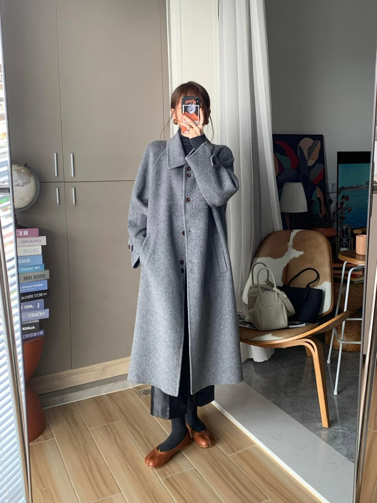 大人可愛い服 50代コーデ｜リバーシブルコートで実現する、質感とバランスの秘訣